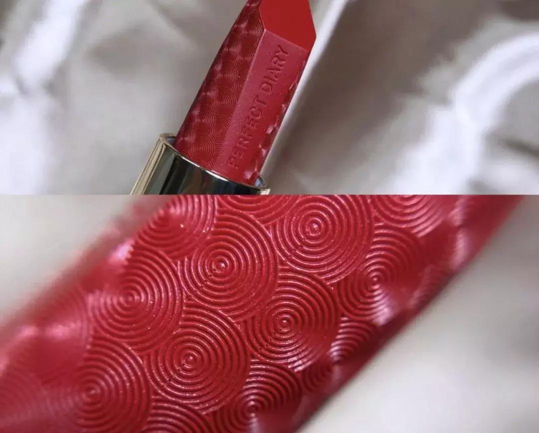 完美日记口红和小金钻哪个好看 (完美日记小金钻反重力唇釉推荐)