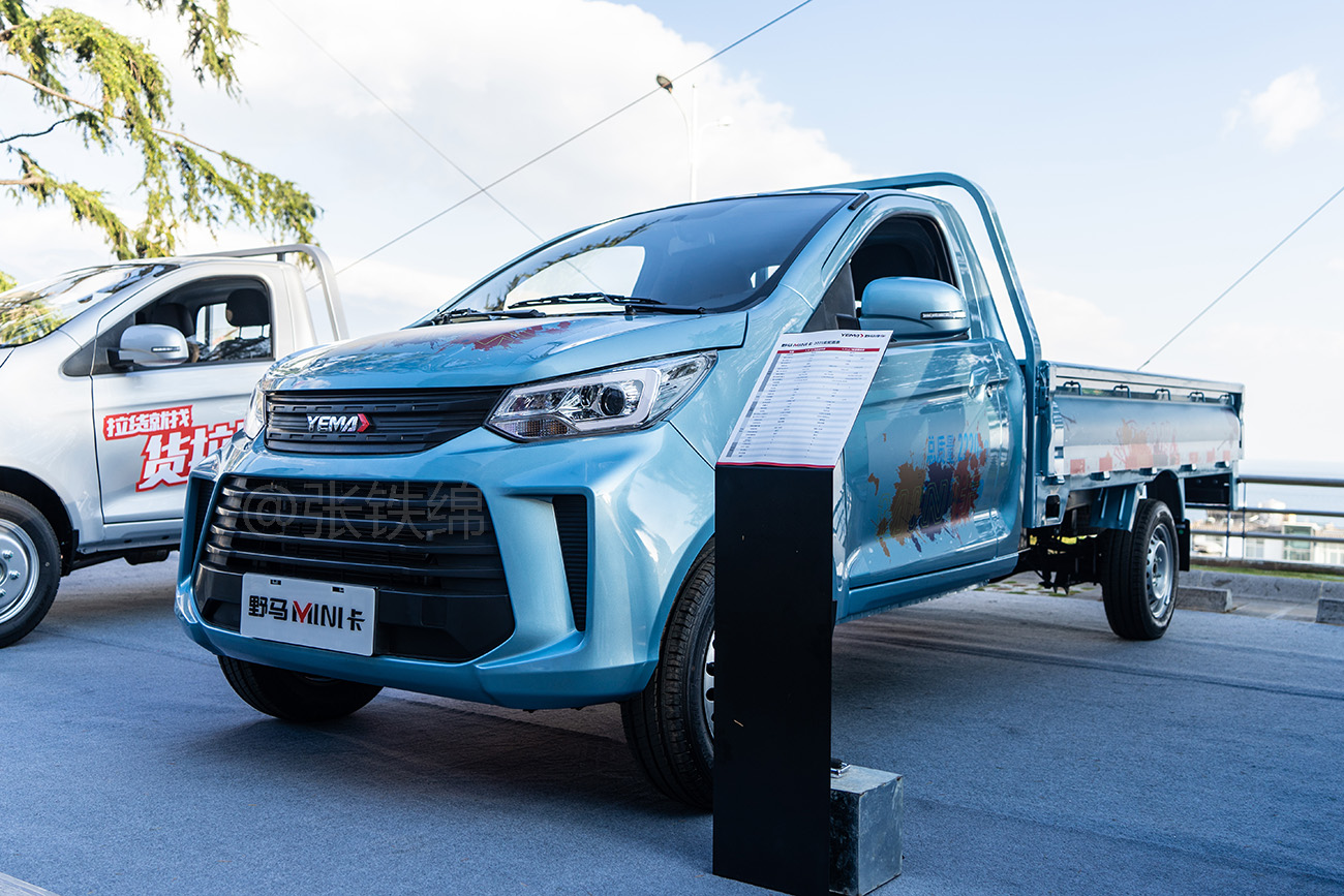 最新报价福特野马2024款,野马皮卡mini