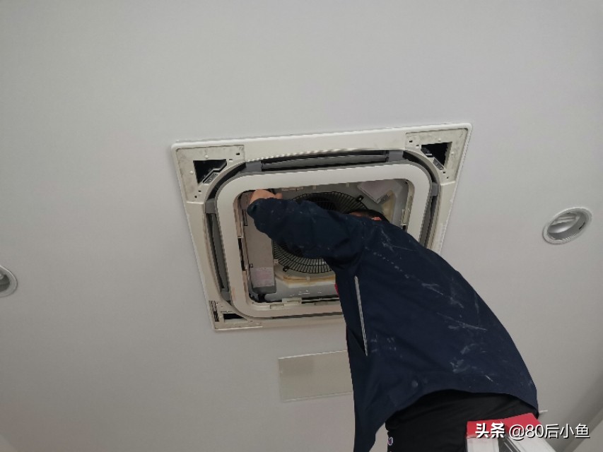 中央空调吸顶机清洗,拆中央空调吸顶机视频
