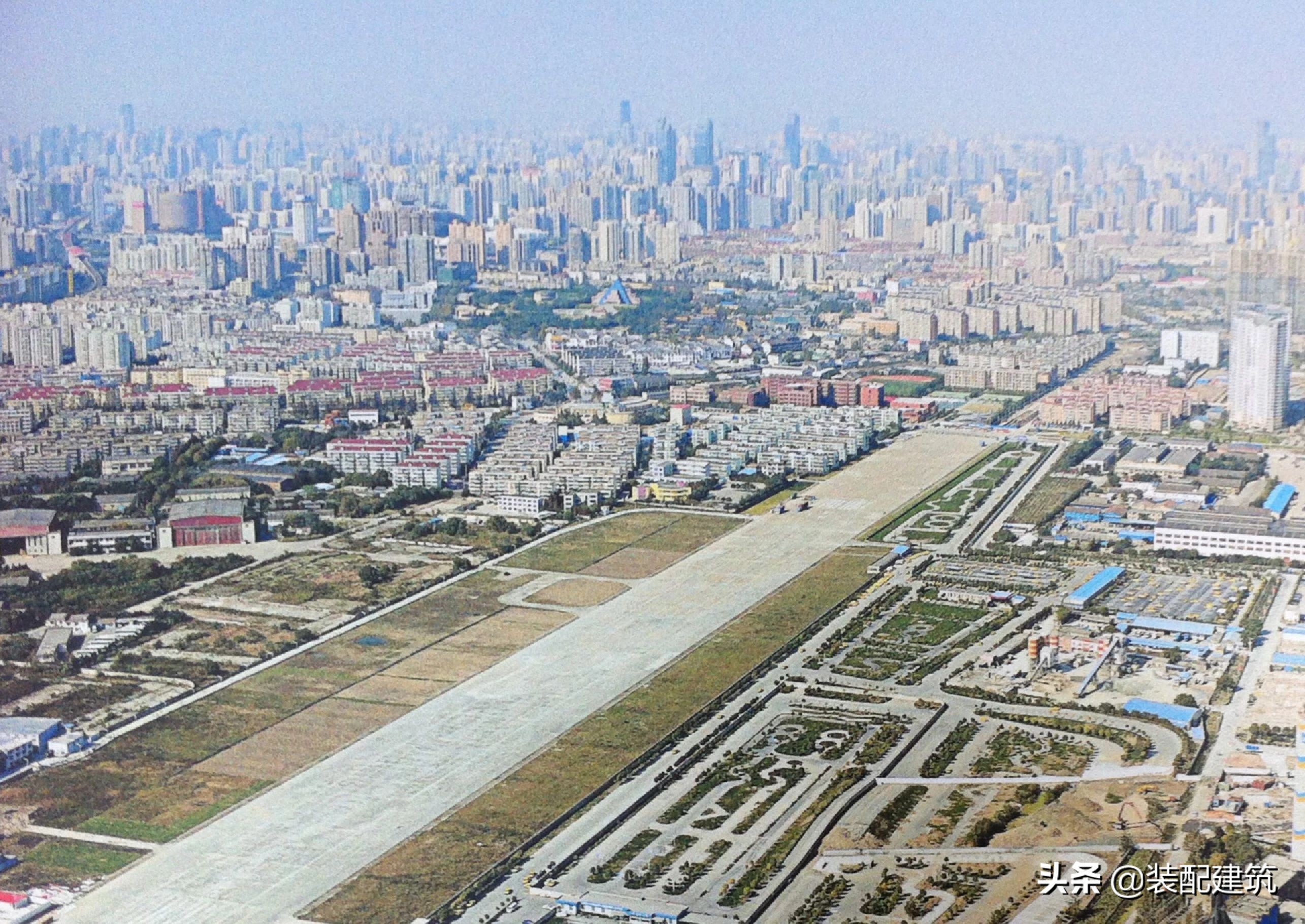 上海黄浦江边的标志性建筑,徐汇滨江西岸传媒港广告设计