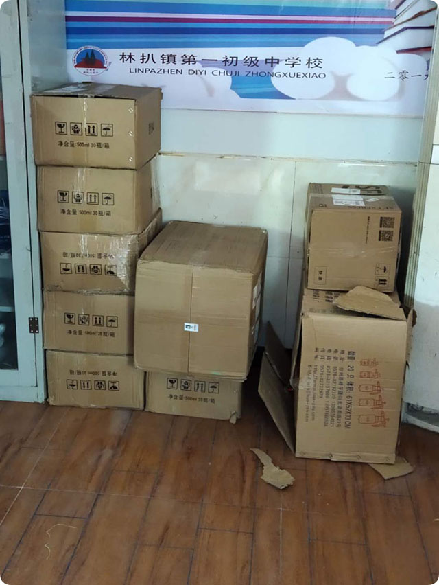 邓州市林扒镇在外乡贤周英俊二度向家乡捐赠抗疫物资助力安全复课