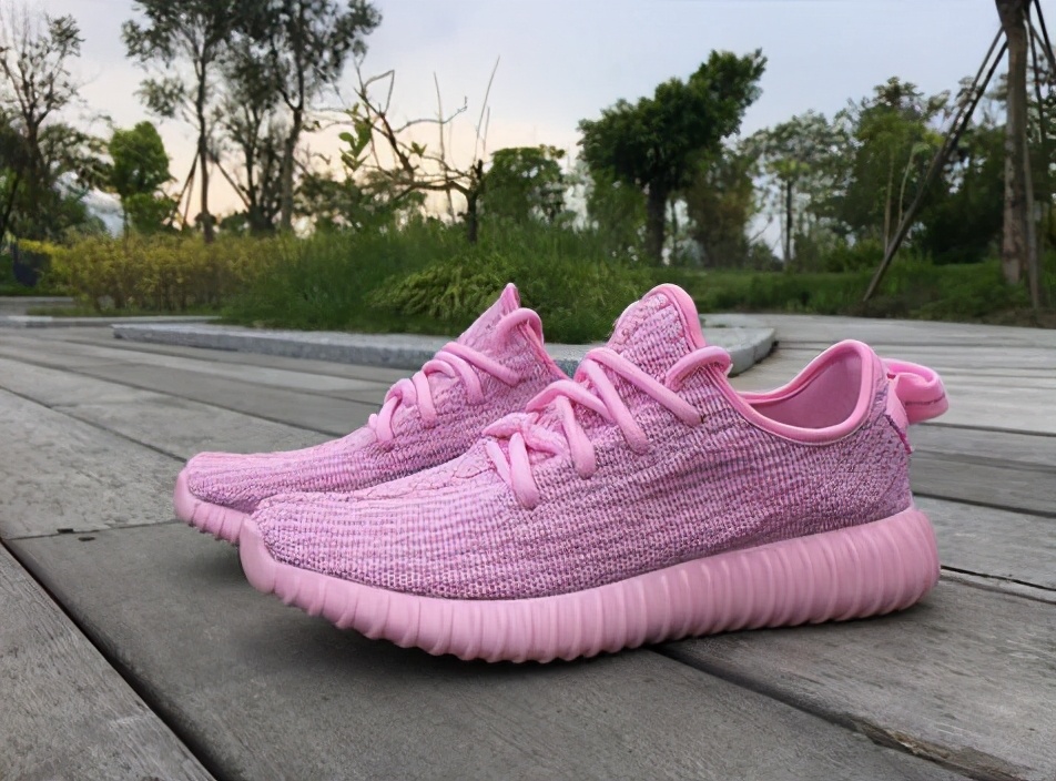 鞋子踩到臭东西怎么除臭,鞋子臭了怎样除臭女生