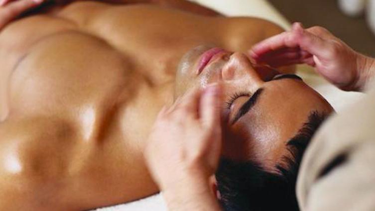 冬天男生脸干起皮怎么办,男生冬天干燥起皮用什么保湿