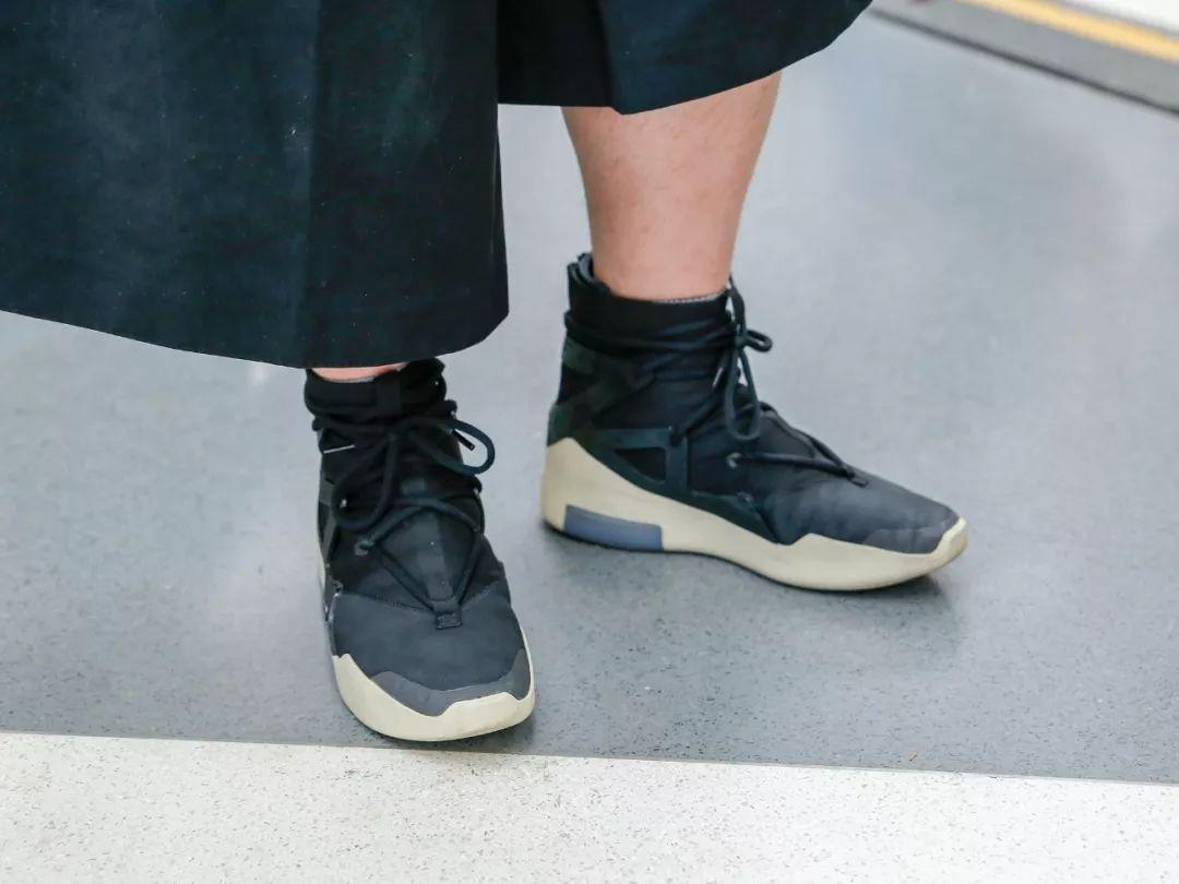 AJ、Yeezy谁更受欢迎？鞋头的本质也是球鞋复读机？