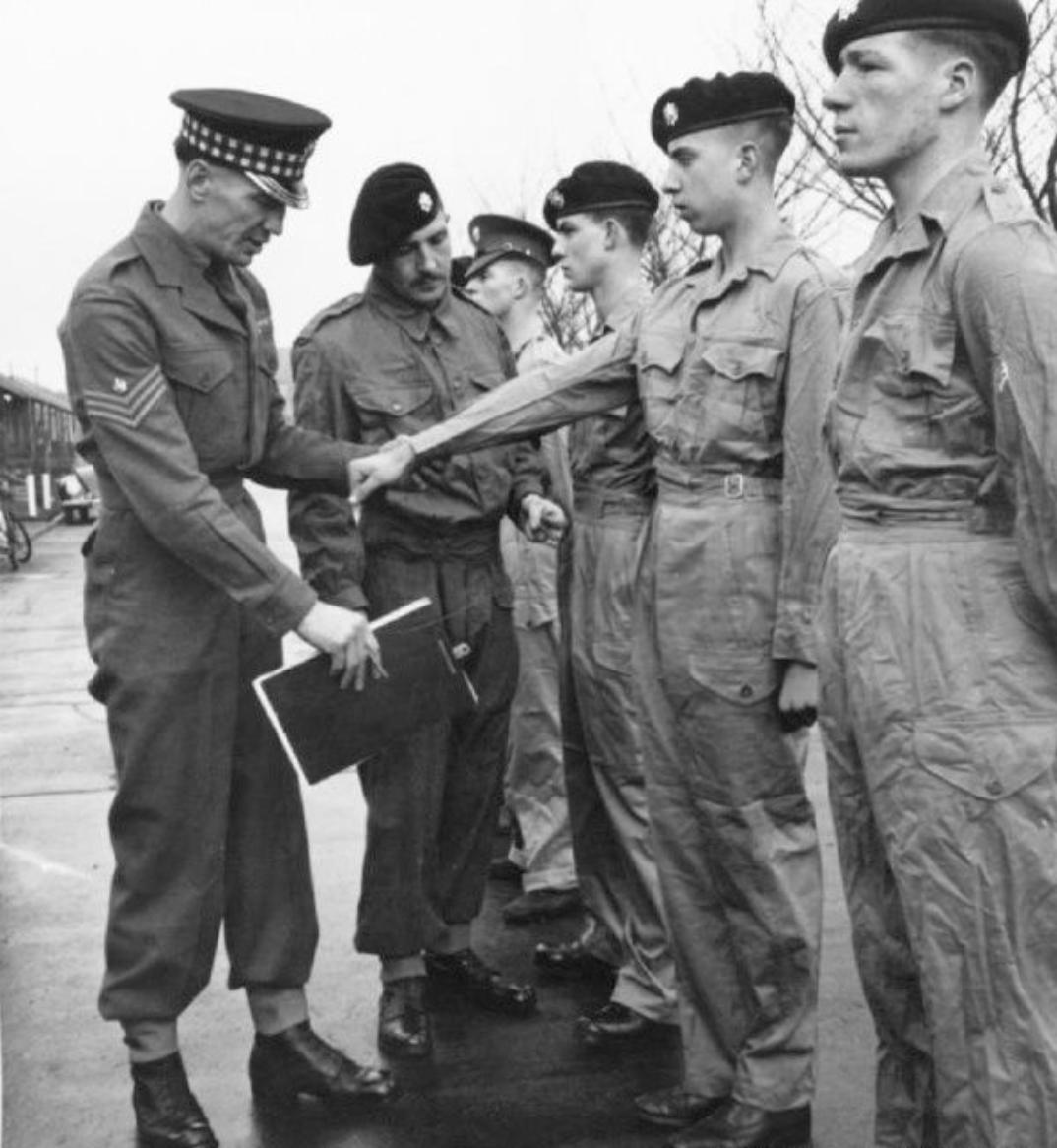 「军事文化对服饰的影响」之GURKHASHORTS（夏日短裤）