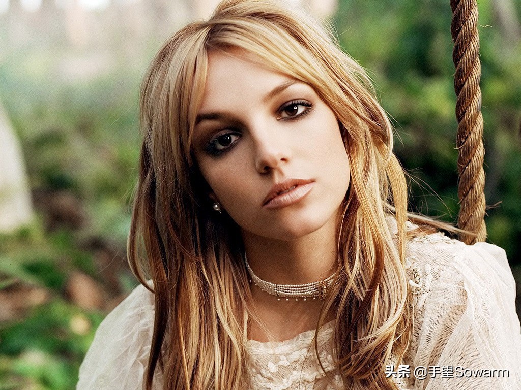 她是当之无愧的“摇滚女皇”，刘德华、艾薇儿等人都翻唱过她的歌