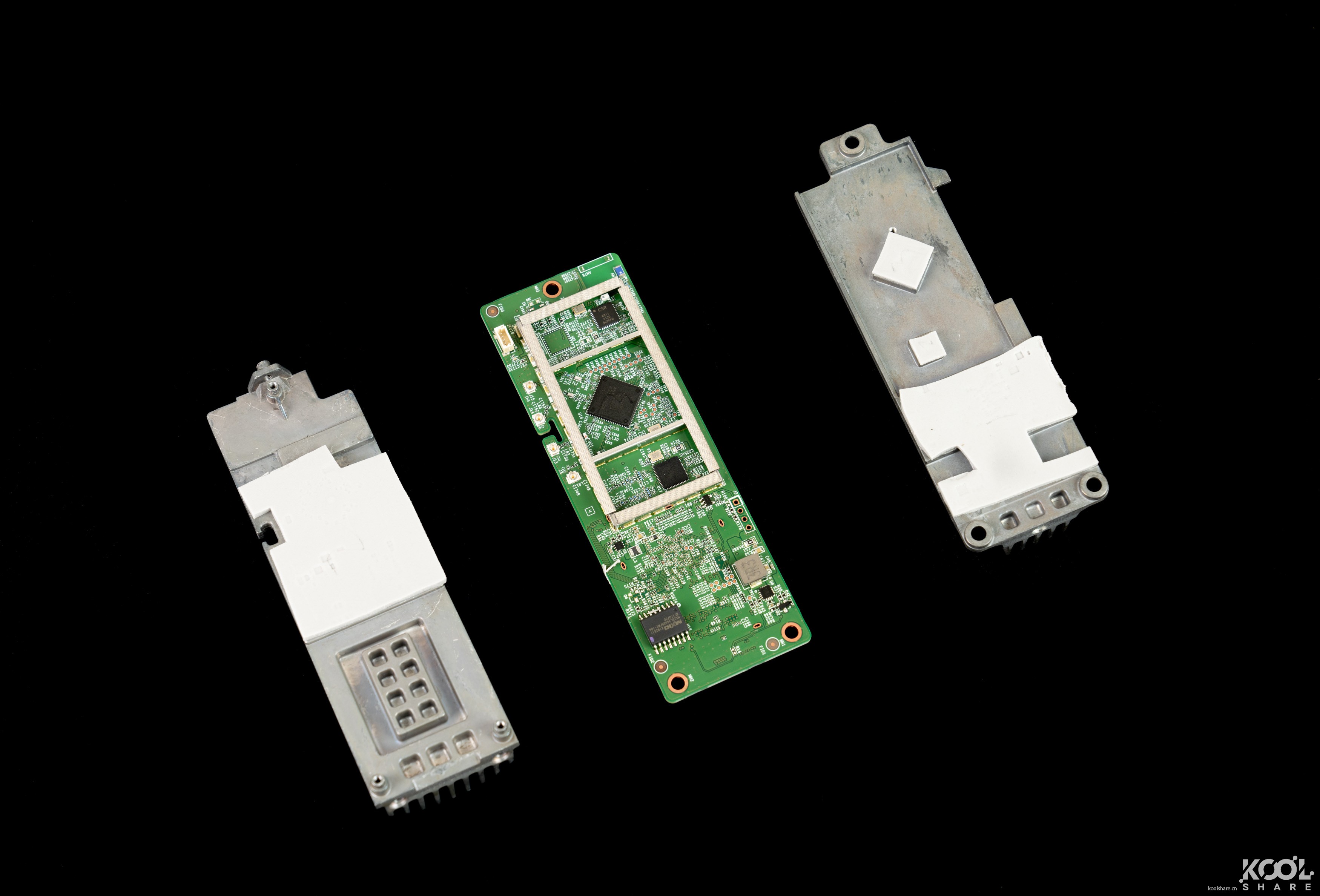 一台小巧精致的AP，UBNTUniFiAPFlexHD开箱拆解评测