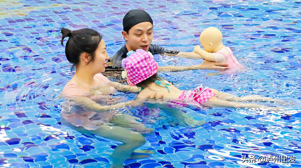 泸州亲子训练营,无边泳池亲子游泳