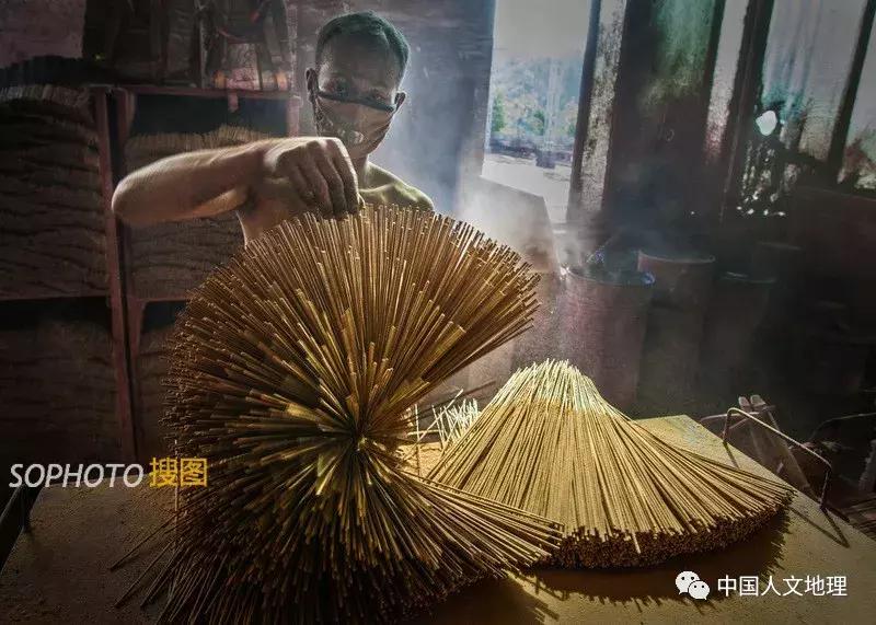 祖祖辈辈传下来的制香手艺,老百姓手工制香
