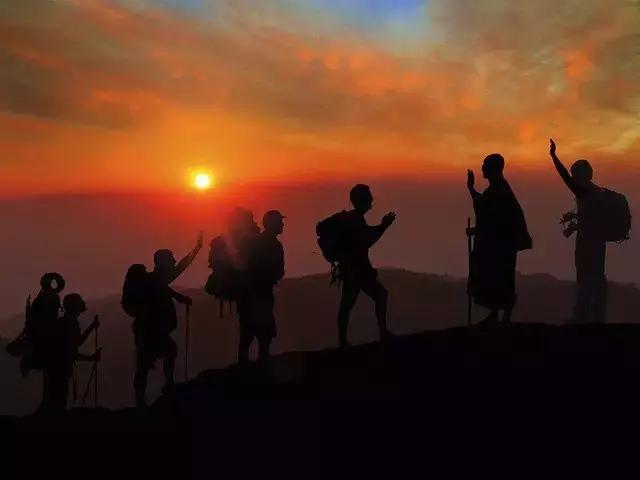 怎么把梳子卖给和尚的故事,经典故事如何把梳子卖给和尚