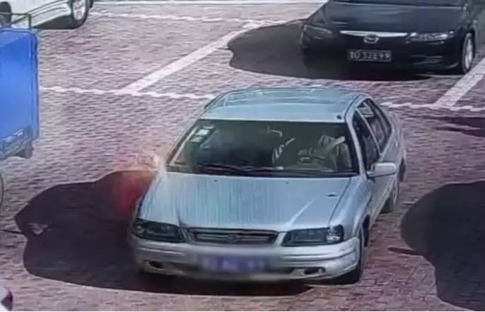 私家车自燃着火,私家车着火车主淡定拿出灭火指南