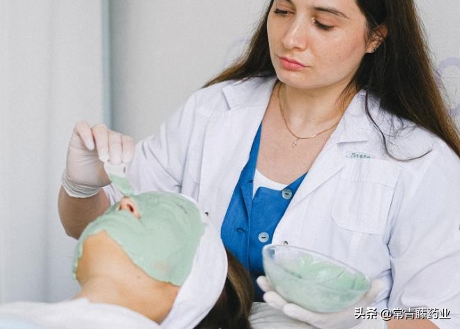 医美去除眼部皱纹多少钱,眼睛下面的皱纹如何医美去除