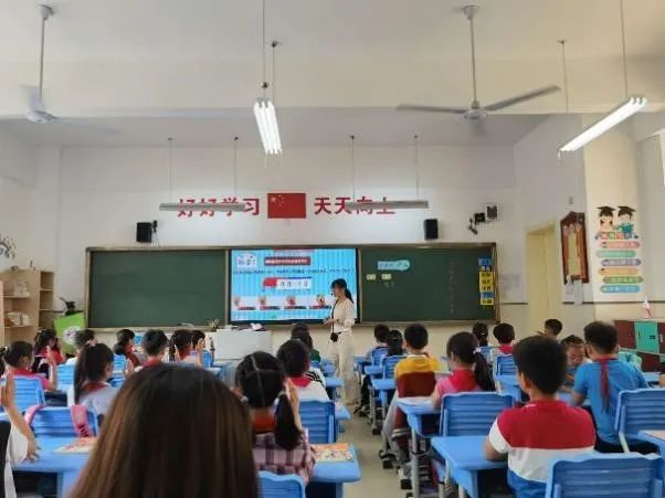 这个学校有点厉害，让我们看看他是怎么做到连续霸榜的