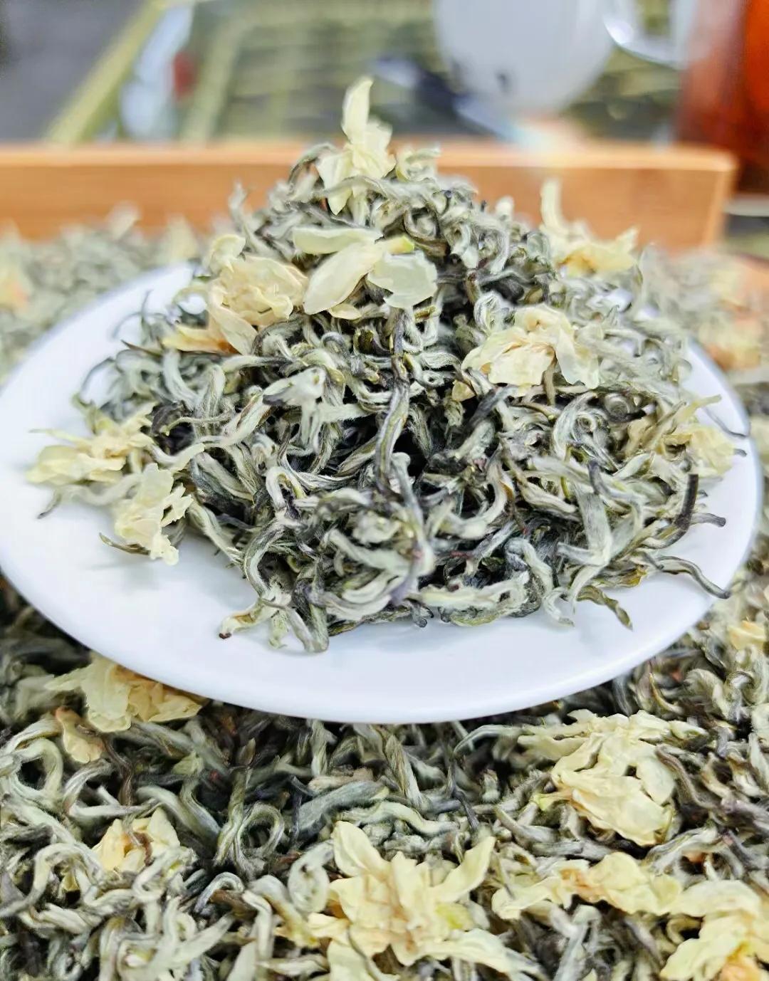 母亲节一杯暖茶敬母爱,母亲节一支康乃馨花束