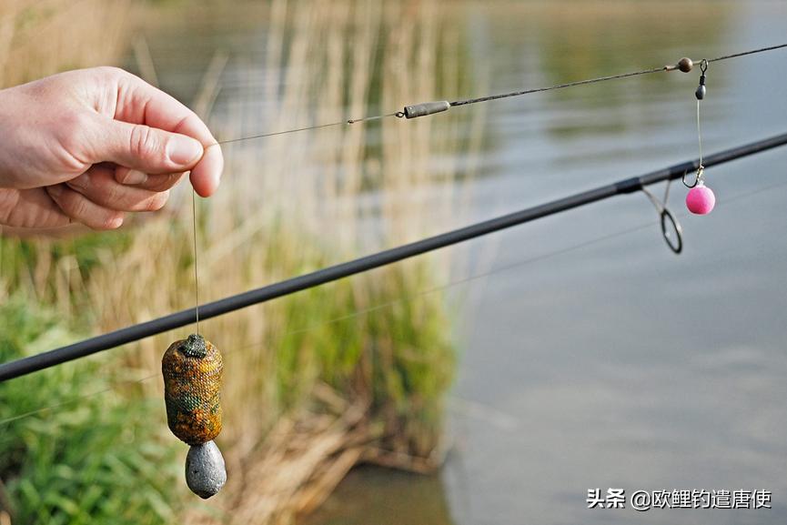 外国人钓鱼打窝技巧,老外用超大饵钓鱼