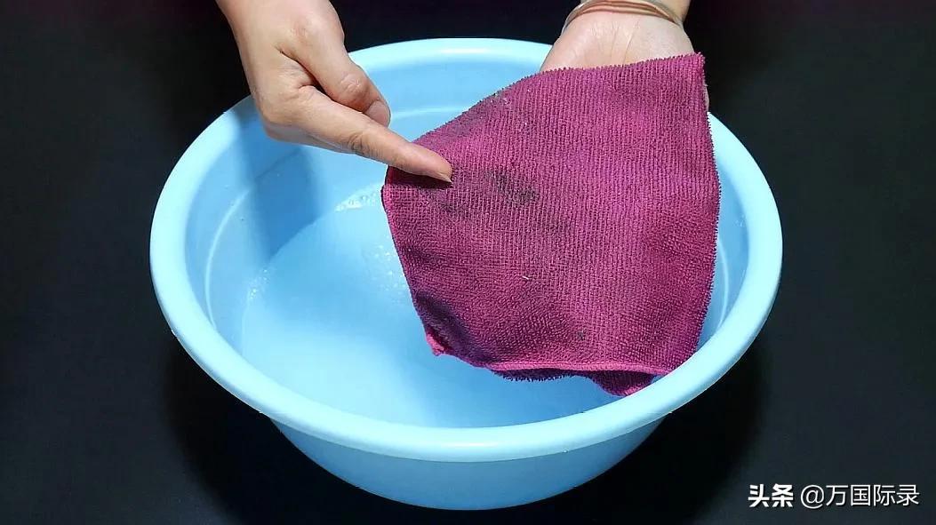抹布脏了别再用洗衣粉洗,抹布怎么洗干净不用小苏打