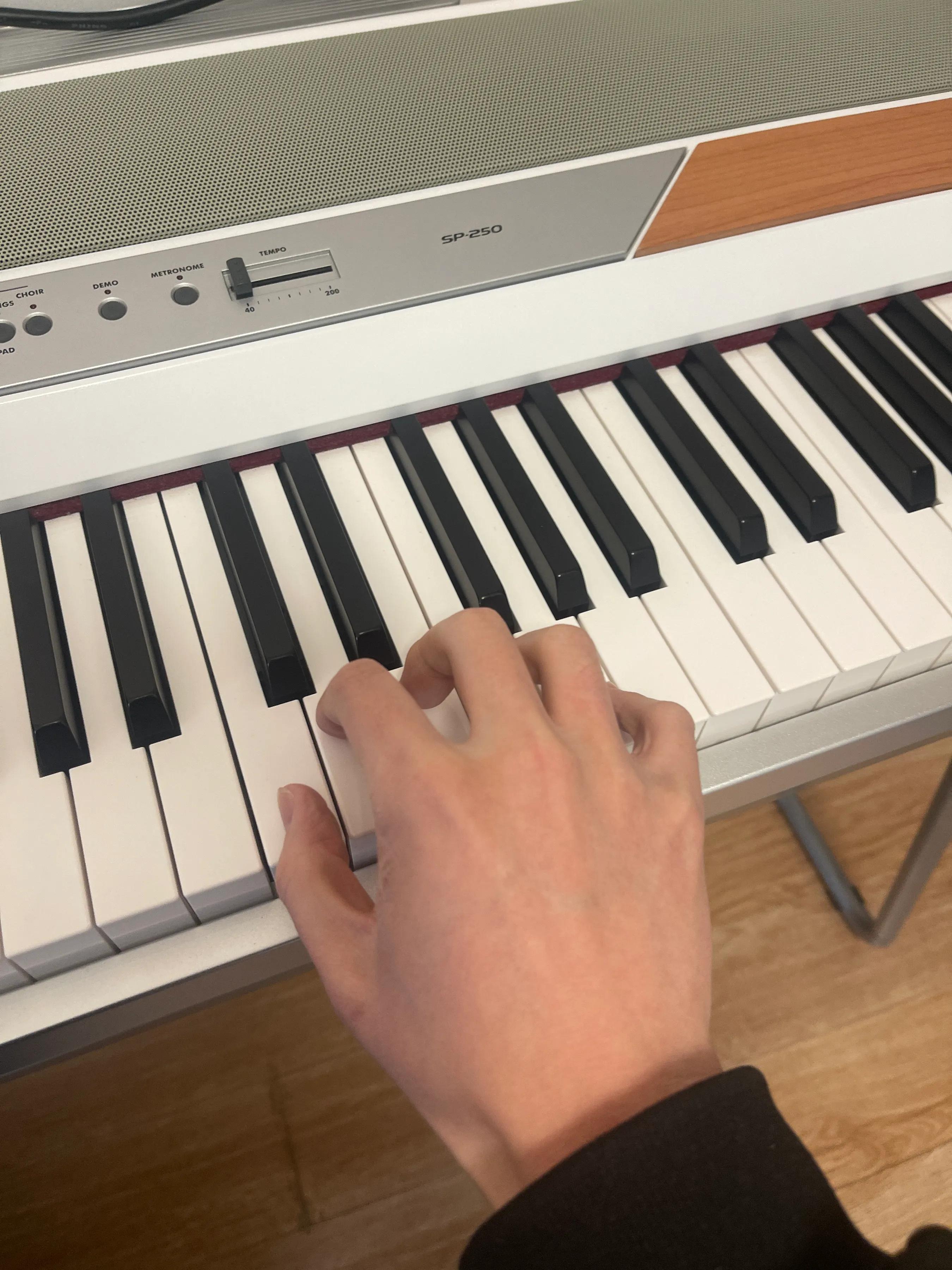 潜海姑娘电子琴弹奏指法,电子琴指法与技巧视频