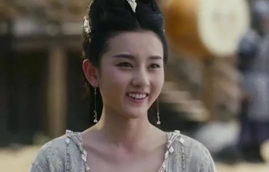 屈臣氏王炸产品,宋祖儿和王炸贴面膜