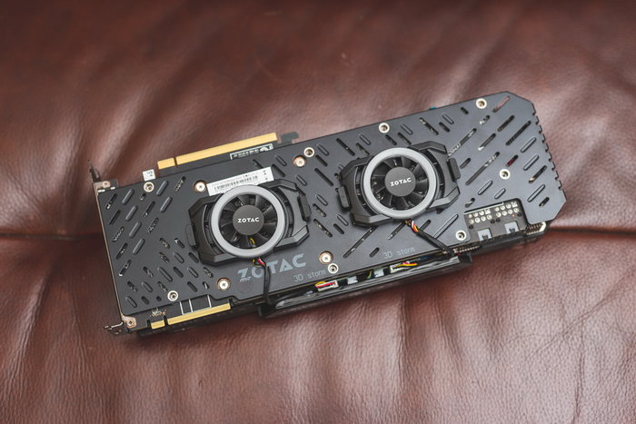 圣诞节前装一台白色雪花主机