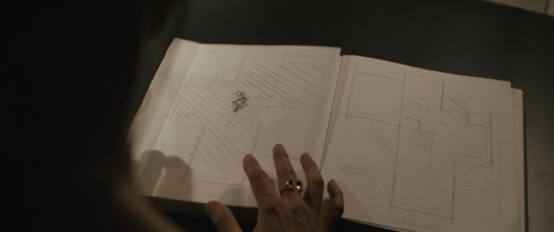 丈夫离奇自杀，竟化作鬼魂留在家中？看一眼镜子，没那么简单……