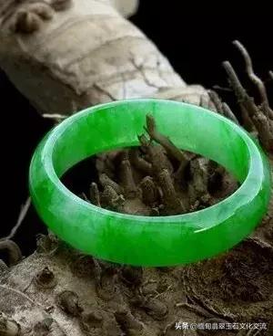 翡翠手镯的水头怎么看好坏,翡翠手镯的基本知识大全