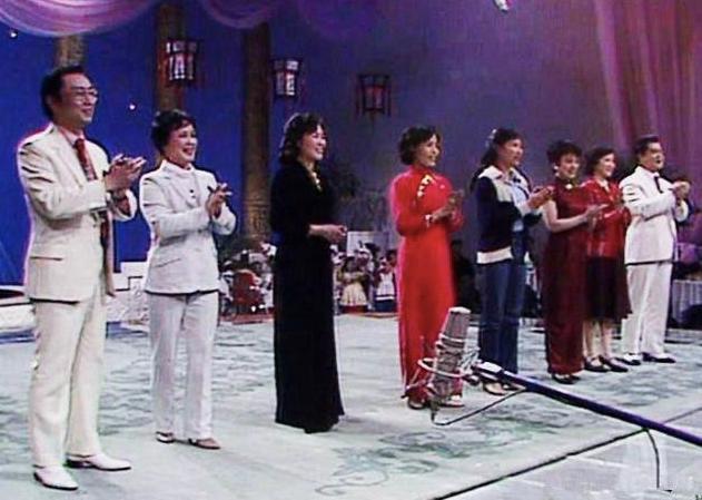 在春晚独唱的歌手的水平,在春晚舞台上唱歌