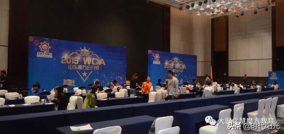 魔方大师赛高手秀,魔方高手现场秀魔方