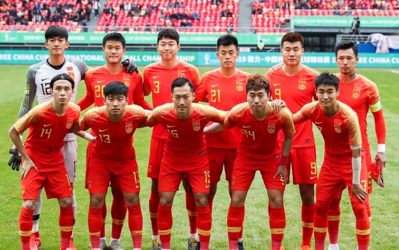 不要被韦世豪施暴转移话题，国足的危机才更值得关注