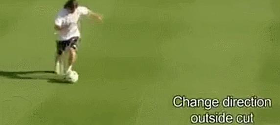 梅西观看自己过人,梅西过人的搞笑视频