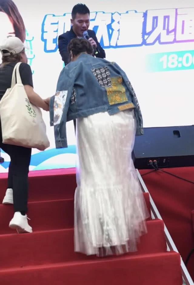 39岁阿娇晒美照,阿娇身材发福上综艺