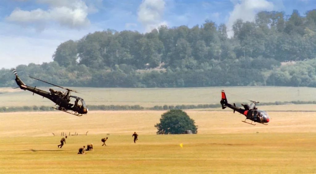 法国小羚羊飞机,法国小羚羊直升机视频
