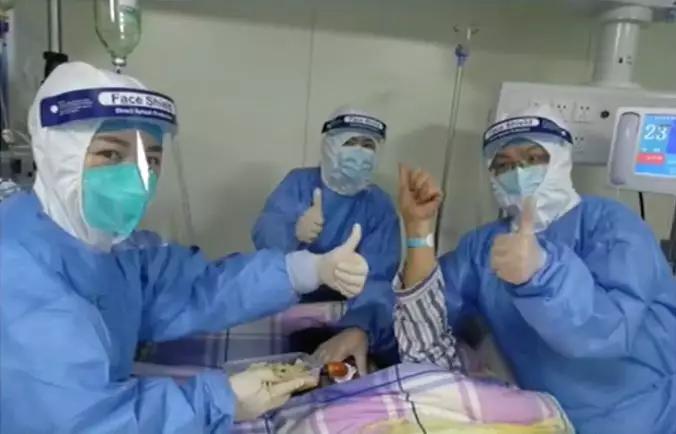 面对疫情我们来不及感慨 (疫情面前我们该怎么去生活)