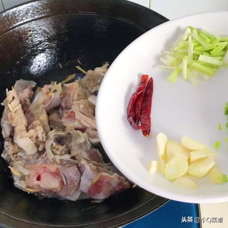 干锅鱼头家常做法简单又好吃,干锅鱼头的做法大全图解窍门