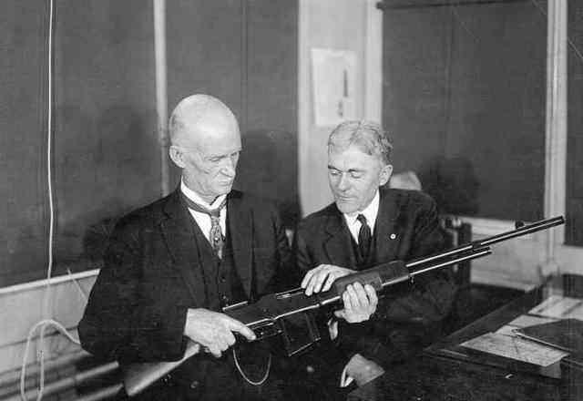 到底是轻机枪还是自动步枪,二战美军bar自动步枪