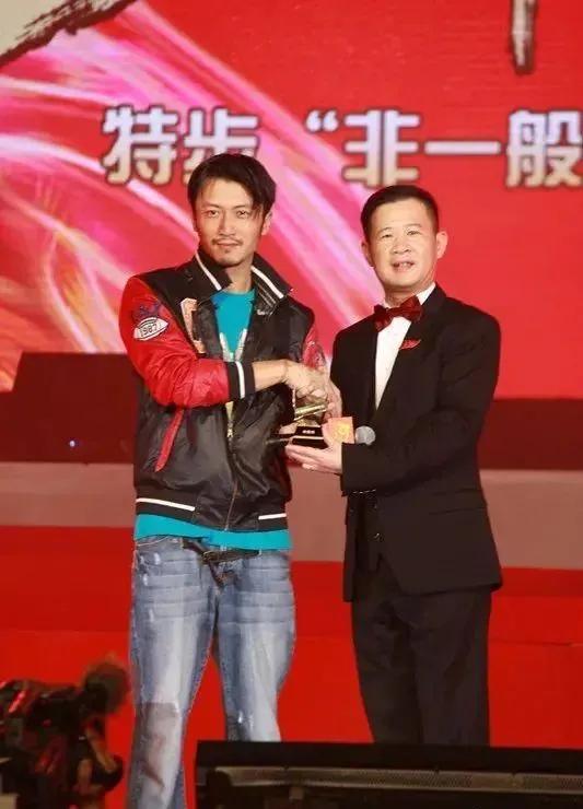 谢霆锋入股特步,谢霆锋成为特步股东