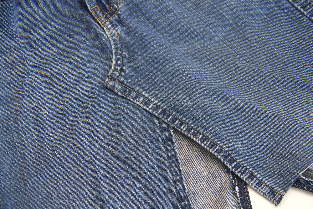 把一条闲置的牛仔裤改造成牛仔短裙，只要学会这个方法，轻松制作