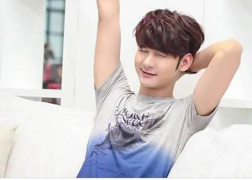 最新流行的男士烫发发型,今年最流行的男士烫发发型