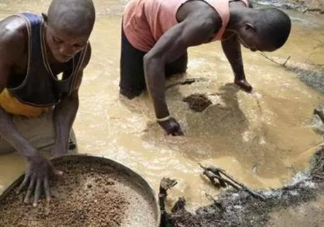 纯天然的钻石原石的特点和图,钻石的原石原来长这样太神奇了