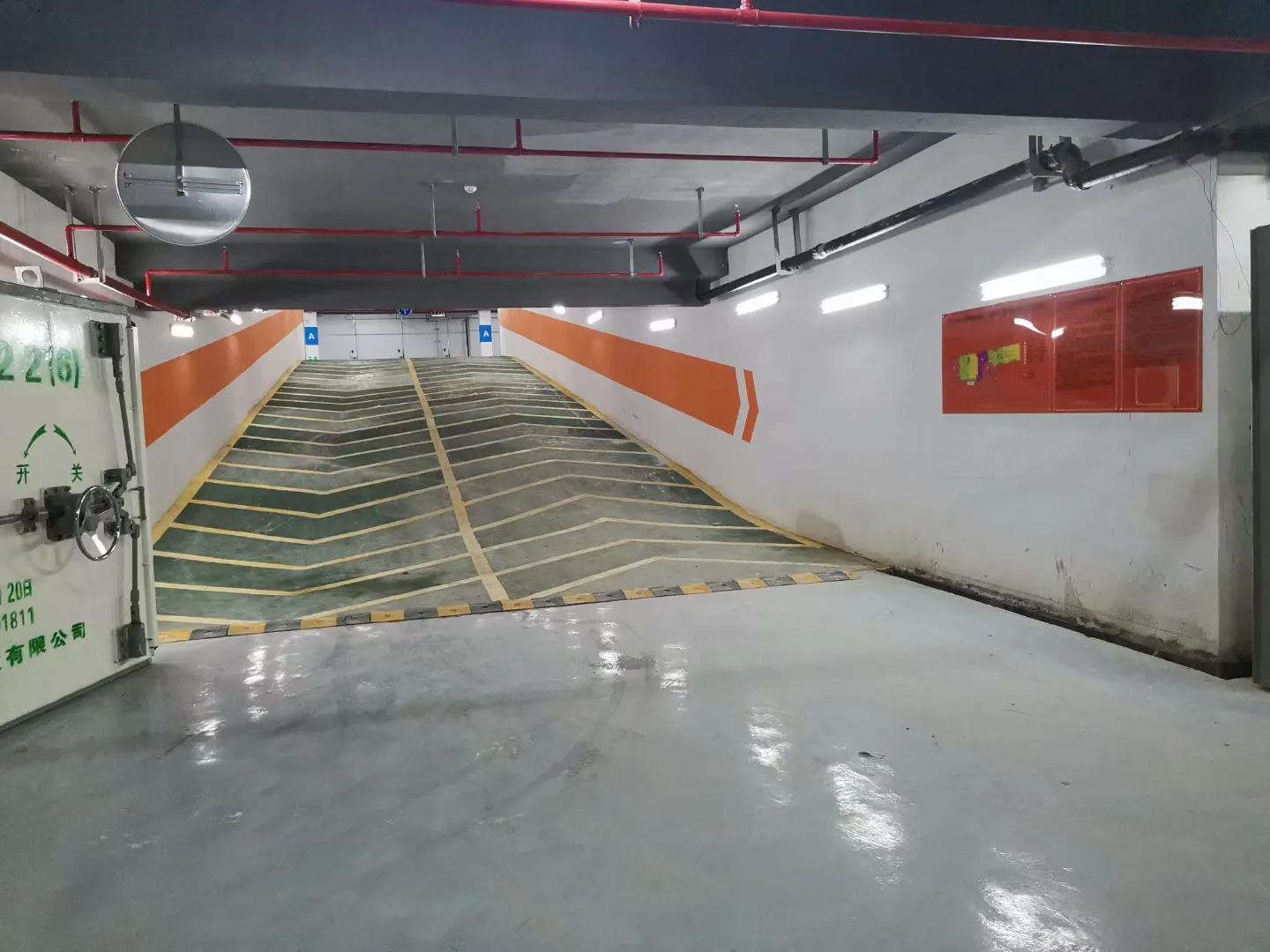 专业道路划线车位划线,道路减速带标志牌图片