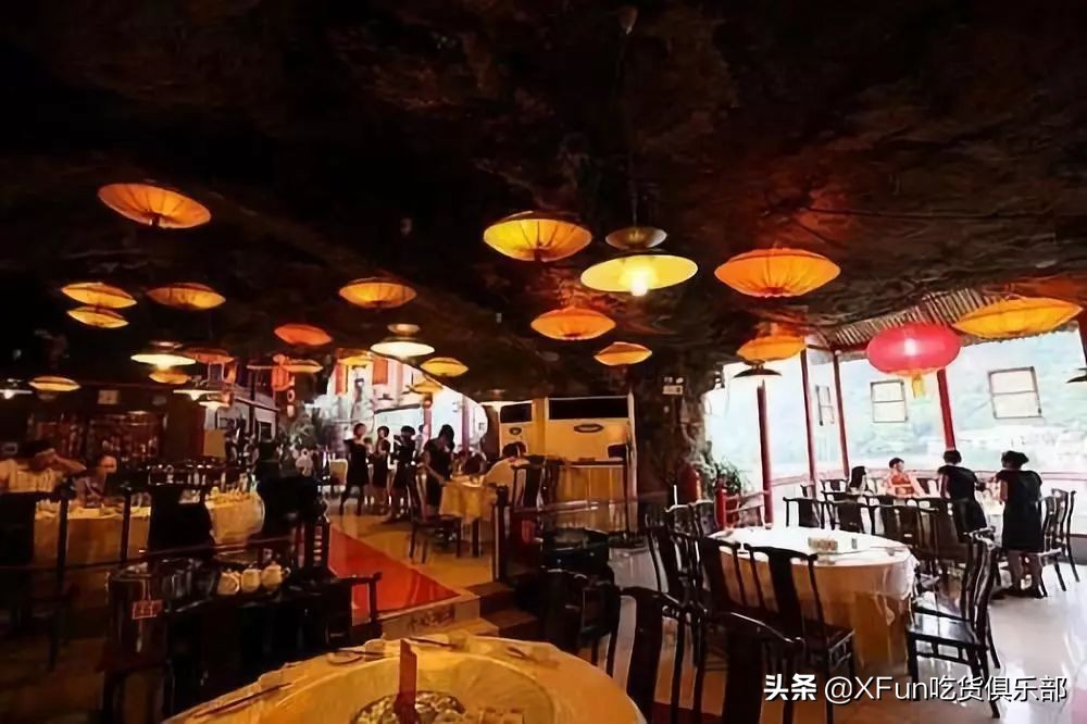 三里屯惊现*场赌**火锅！用鱼丸下注？