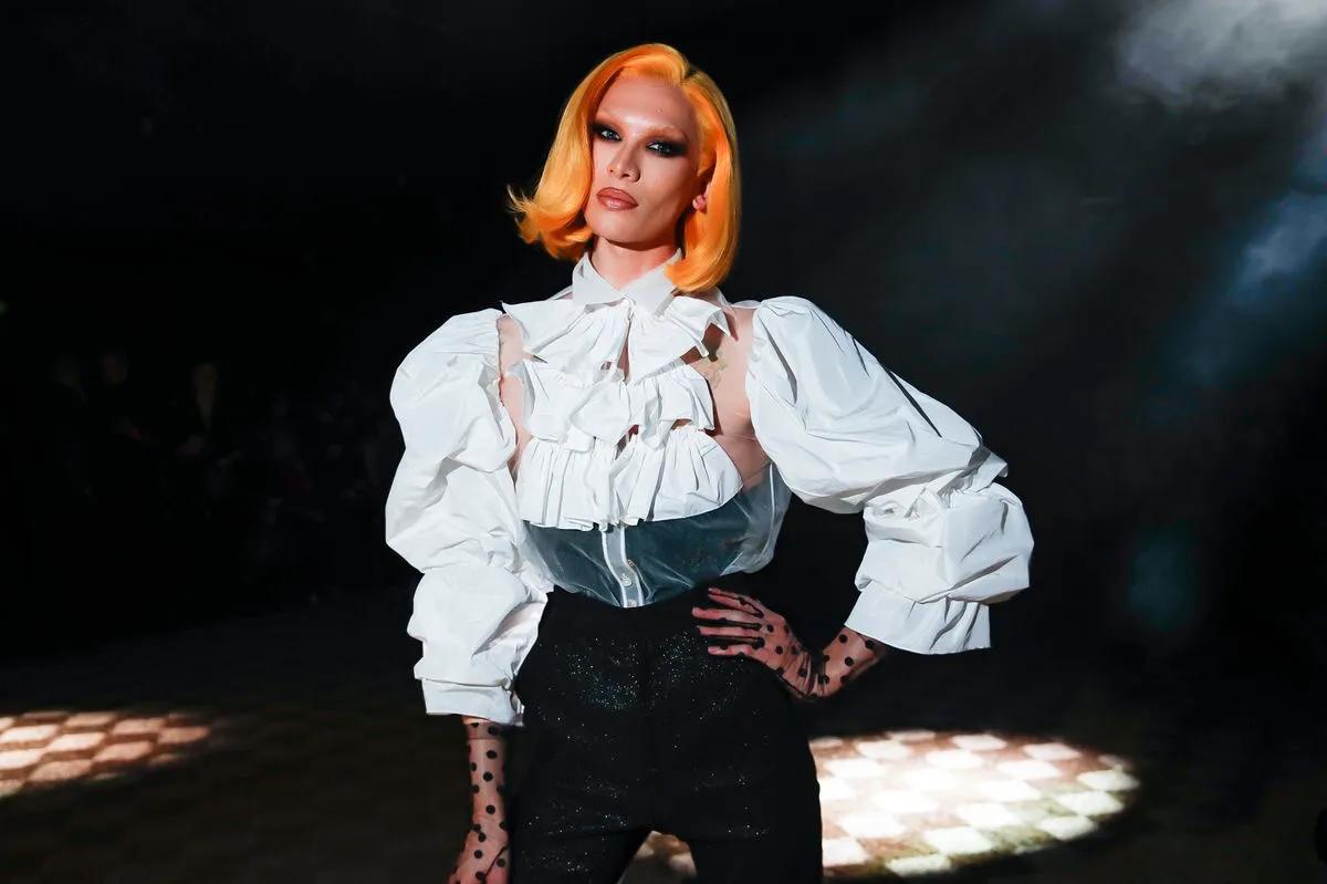 「这几款袖型」让明星们暗暗较劲最后品牌火了