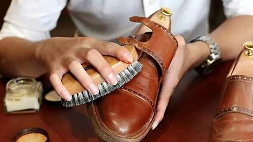好皮鞋怎么打理,穿了几年的皮鞋怎么保养可以变软