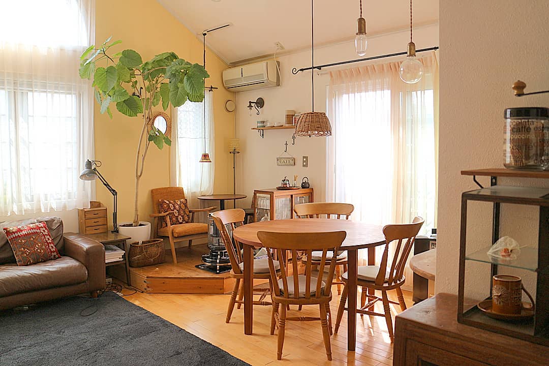 顶层带20平米左右的阁楼房子,有阁楼的挑高房子