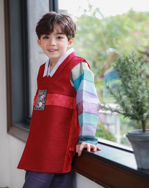 韩国神仙姐弟,混血小姐姐神仙颜值