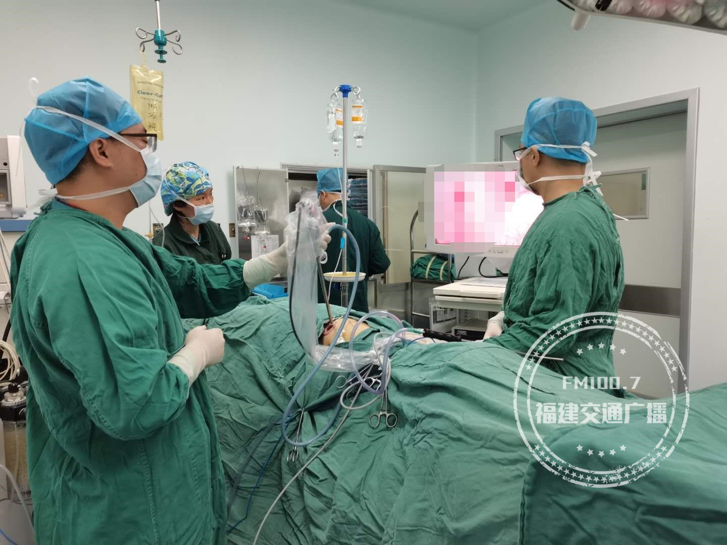 福建男子玩游戏肺被气炸,福州小伙玩游戏气炸肺