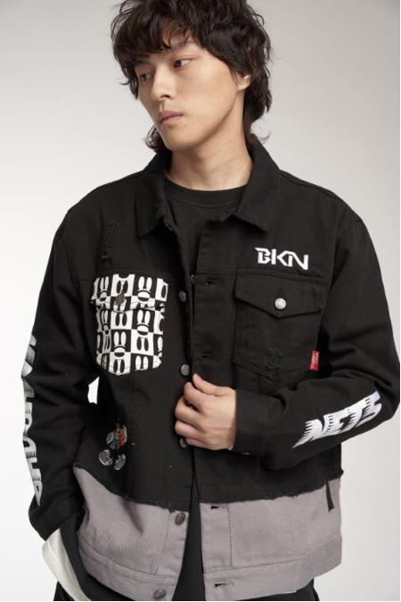 周末逛天府文创集市感受生活美学,周末逛市集看潮雕秀