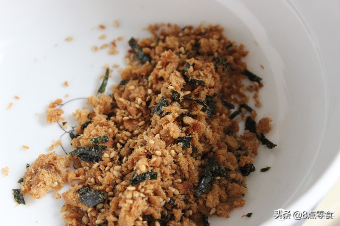 轻松玩烘焙想吃红遍四海八荒的肉松小贝可是又不想排队，自己做