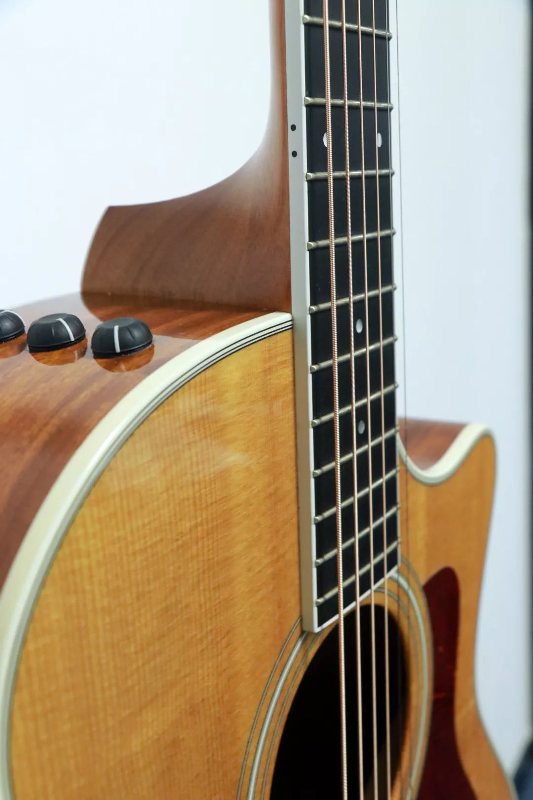 泰勒414ce底价,泰勒414ce和614ce如何选择