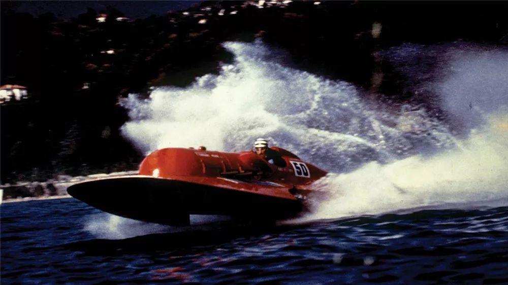 开过我们的豪车，再坐一坐我们的游艇！