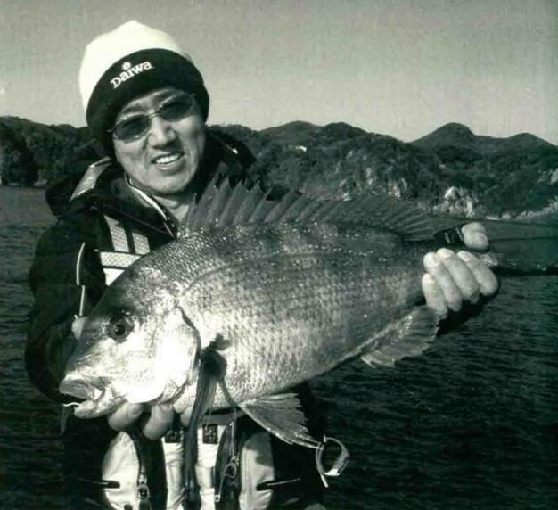 「日本专业矶钓书籍」80厘米超大真鲷鱼日本人气王鱼如何钓到